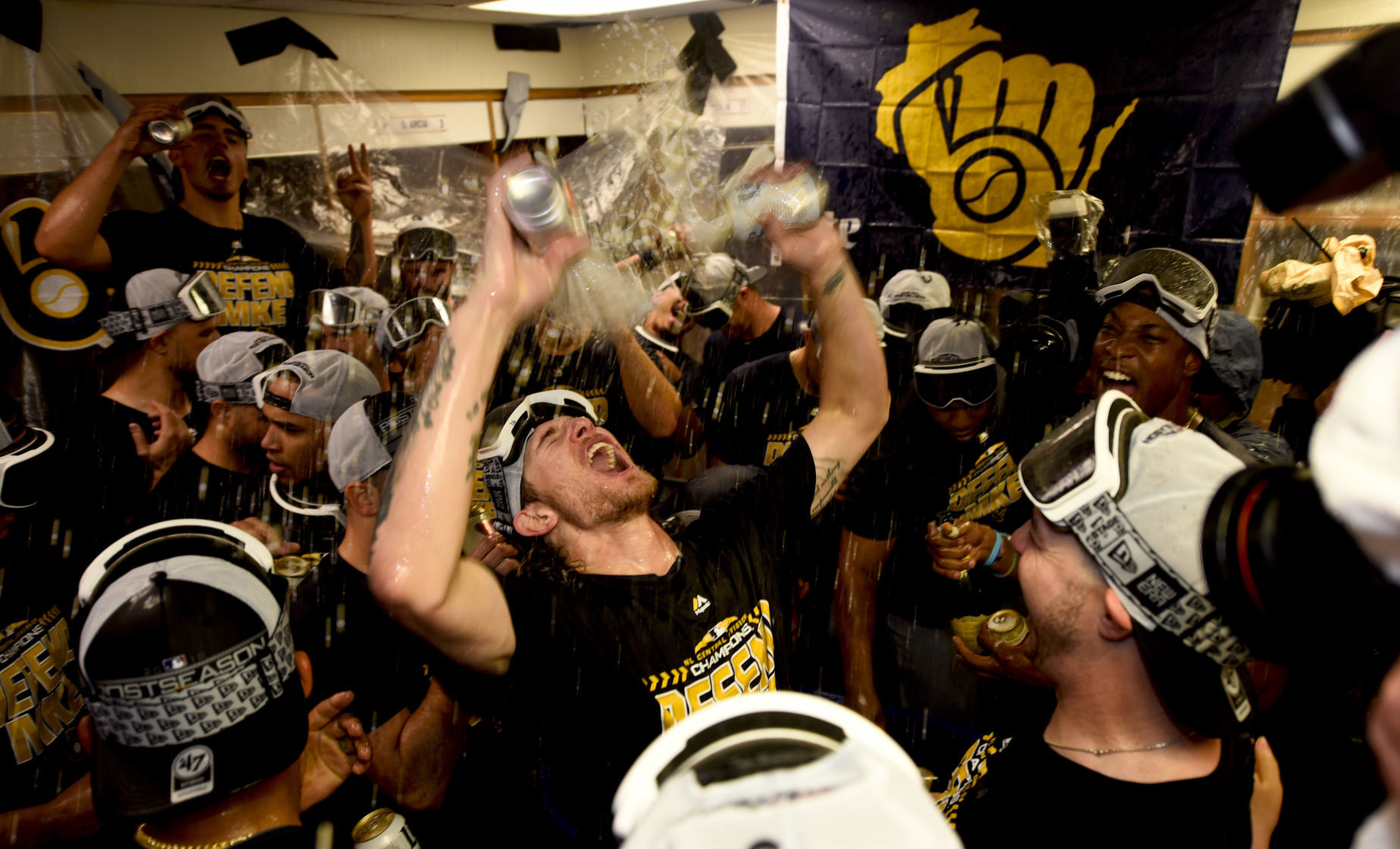 Brewers celebrate win over Cubs